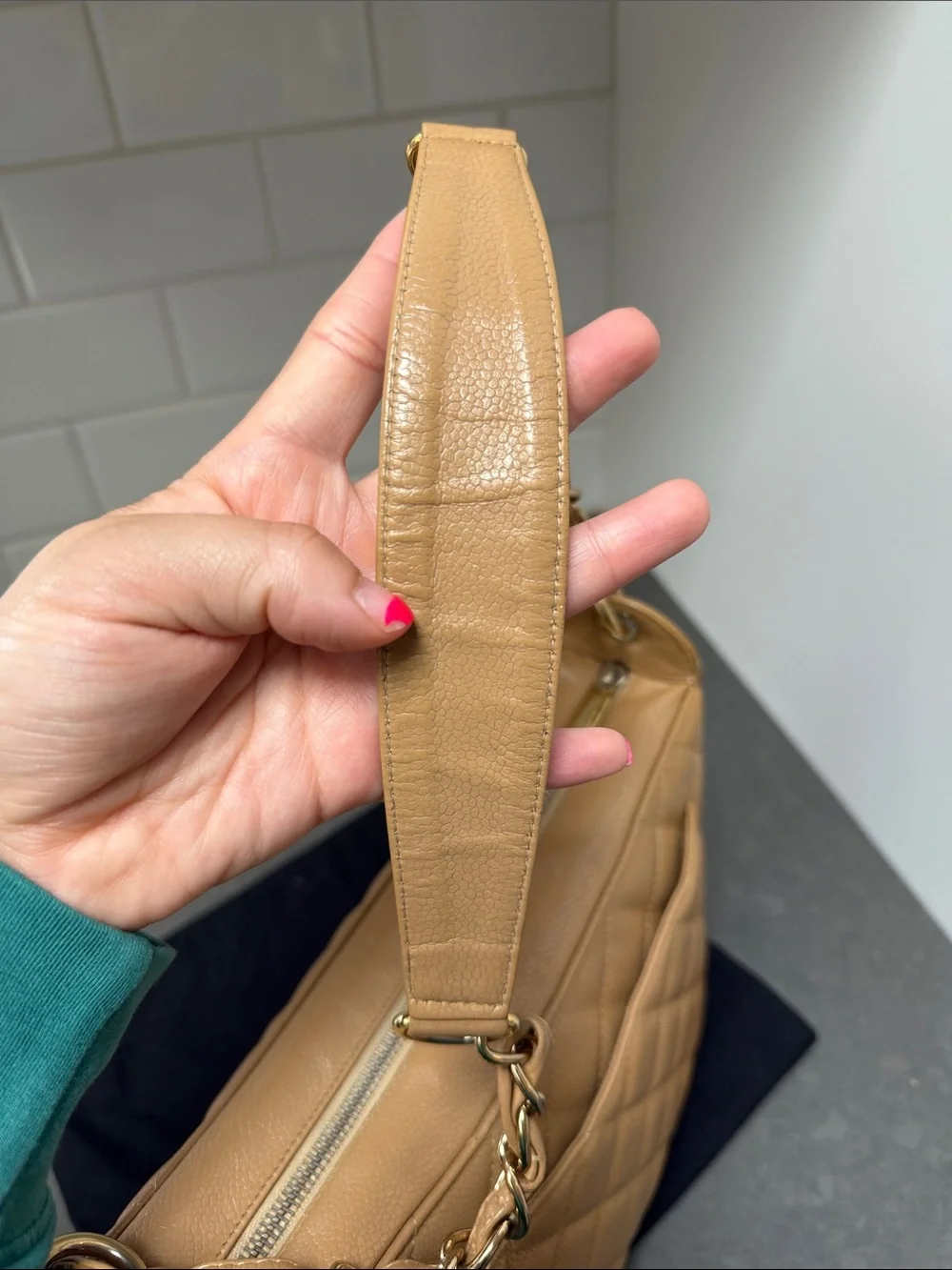 ❌sold❌CHANEL Caviar Beige Leather Hobo Bag Gold Hardware - Picture 7 of 14